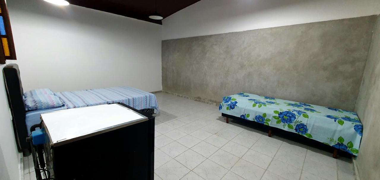 Quarto Triplo com Banheiro Externo Privativo
